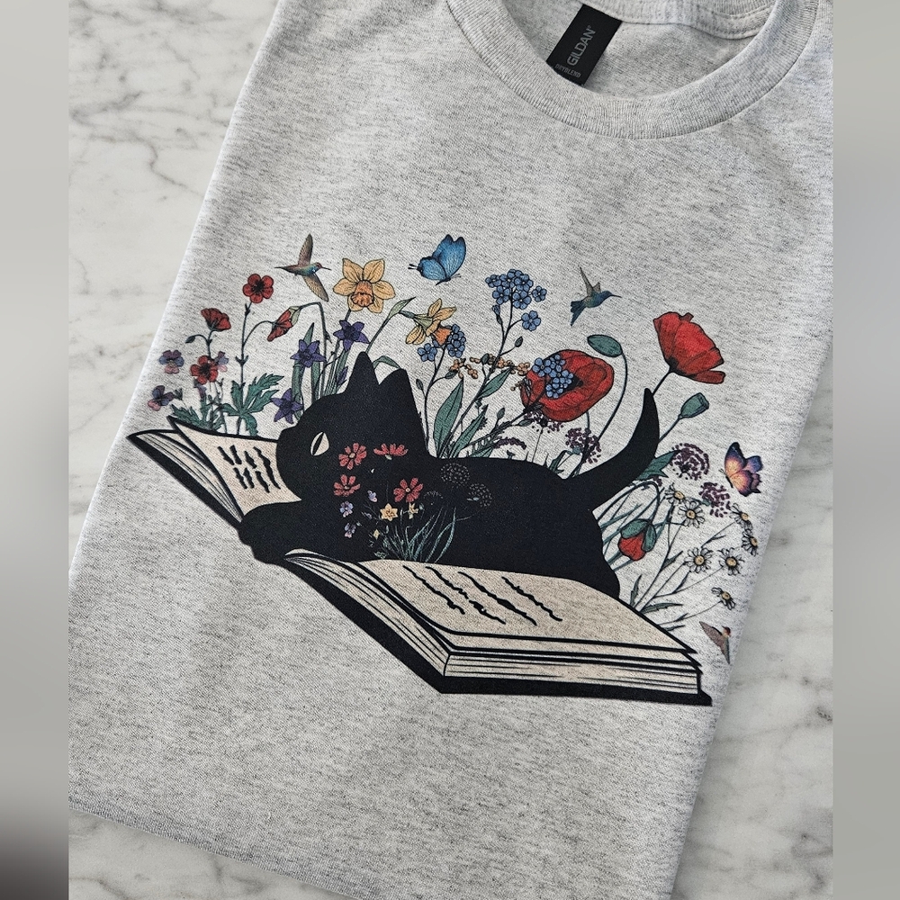 Cat mom shirt cute black cat book reading popular Short Sleeve Tshirt
